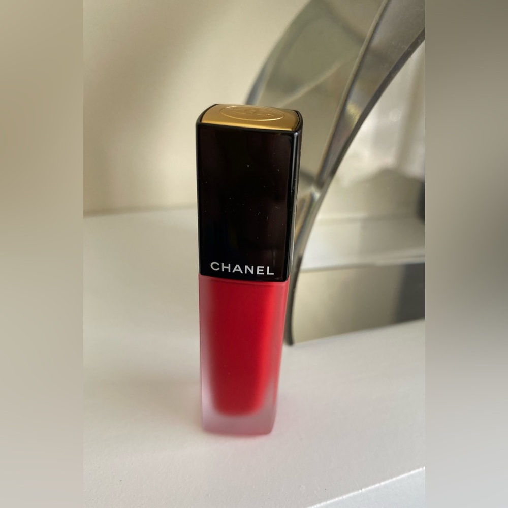 CHANEL Rouge Allure matte lip